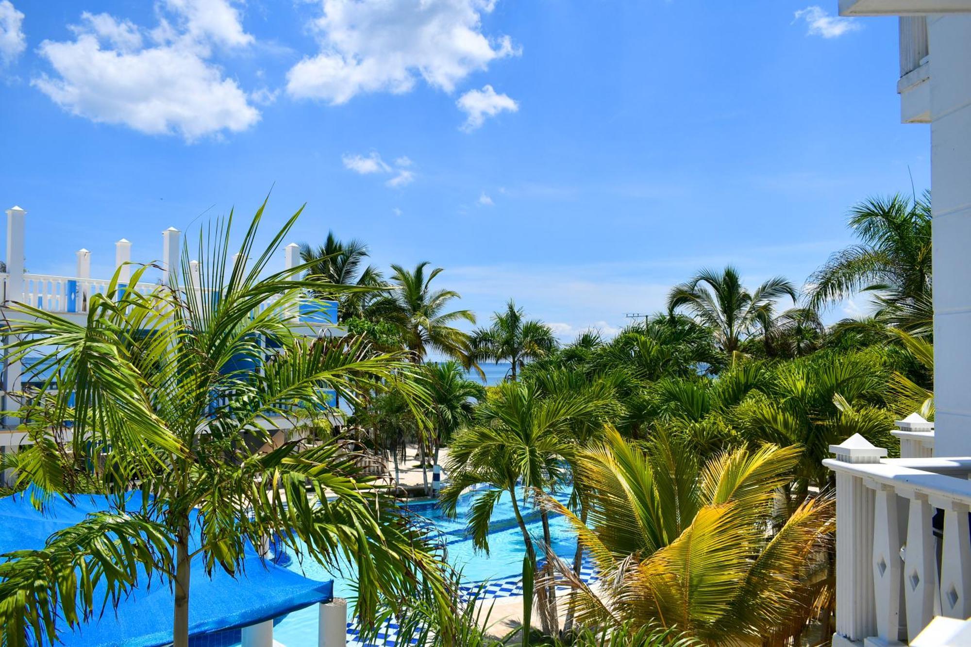 Hotel Isla Magica Coveñas Екстериор снимка